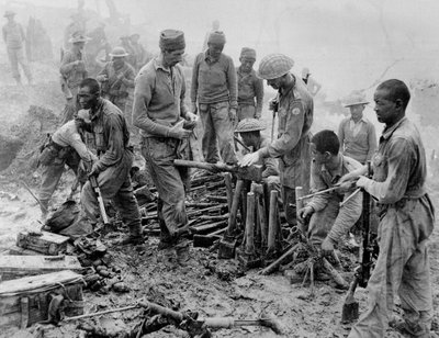 La cattura di Scraggy durante la battaglia di Imphal-Kohima, 1944 da English Photographer